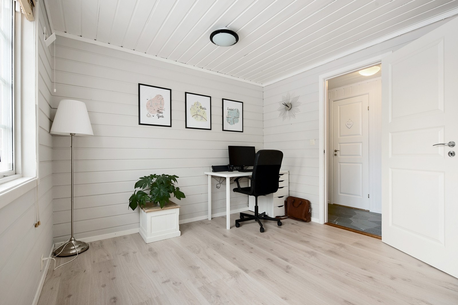 Kontor/gjesterom i 1 etasje Galleribilde