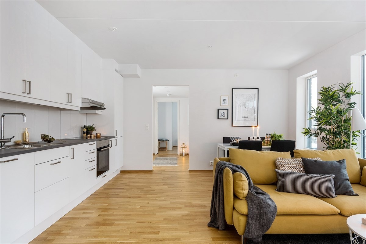 Rikelig med skap- og benkeplass. Galleribilde