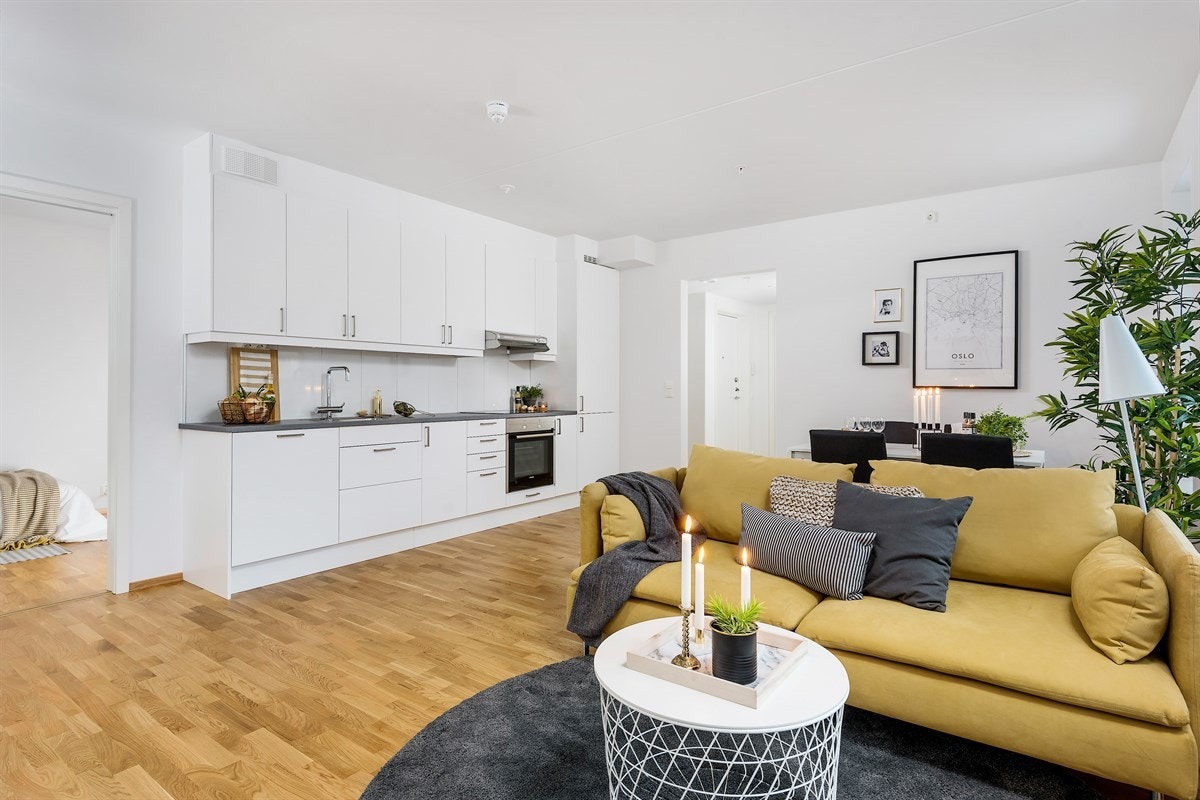 Stilrent kjøkken fra Marbodal med integrerte kvalitetshvitevarer fra Siemens. Galleribilde