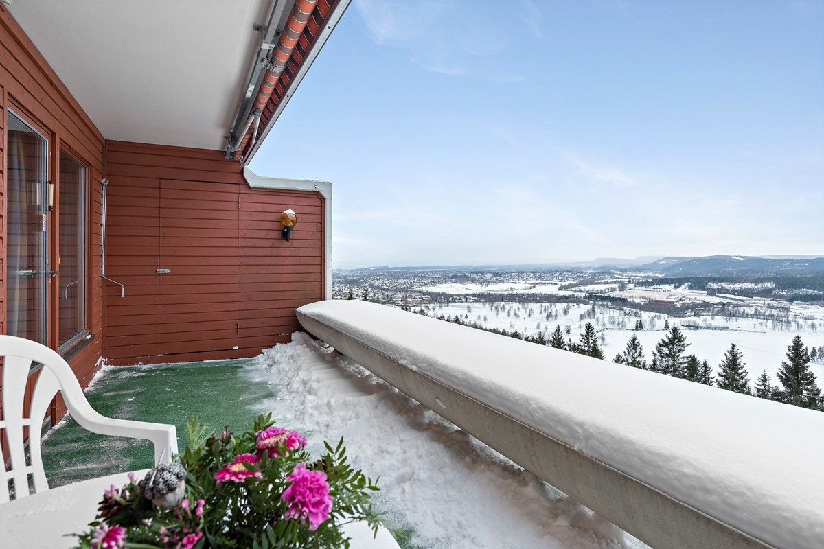 Arnulf Øverlands vei 5 presenteres av Eie Eiendomsmegling Røa v/ Eiendomsmegler Aida Rajic (93025690/ara@eie.no) Galleribilde