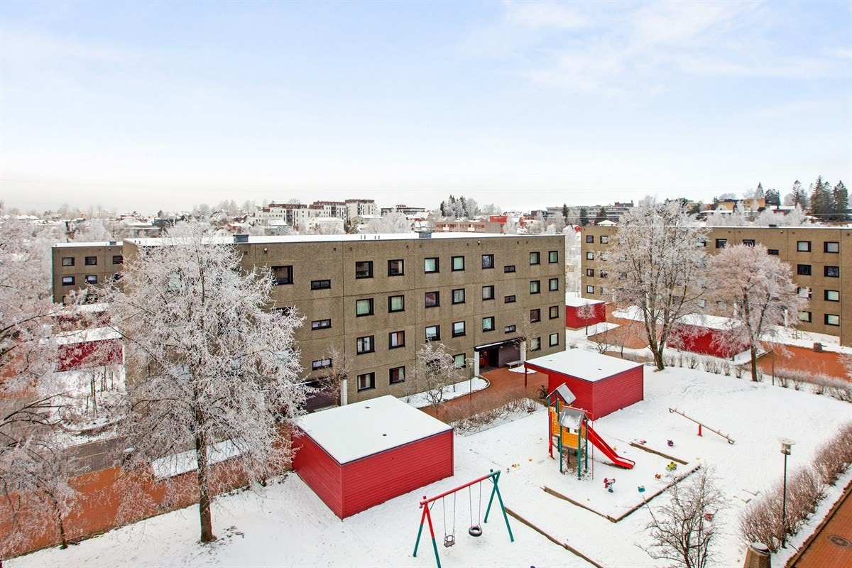 Meklenborg brle er et veldrevet borettslag med fokus på trivsel blant beboerne. Området rundt blokkene er "bilfritt" slik at kun høyst nødvendig kjøring er tillatt Galleribilde