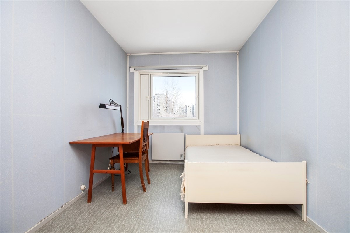 Soverom 2 med vindu mot nordøst. Galleribilde