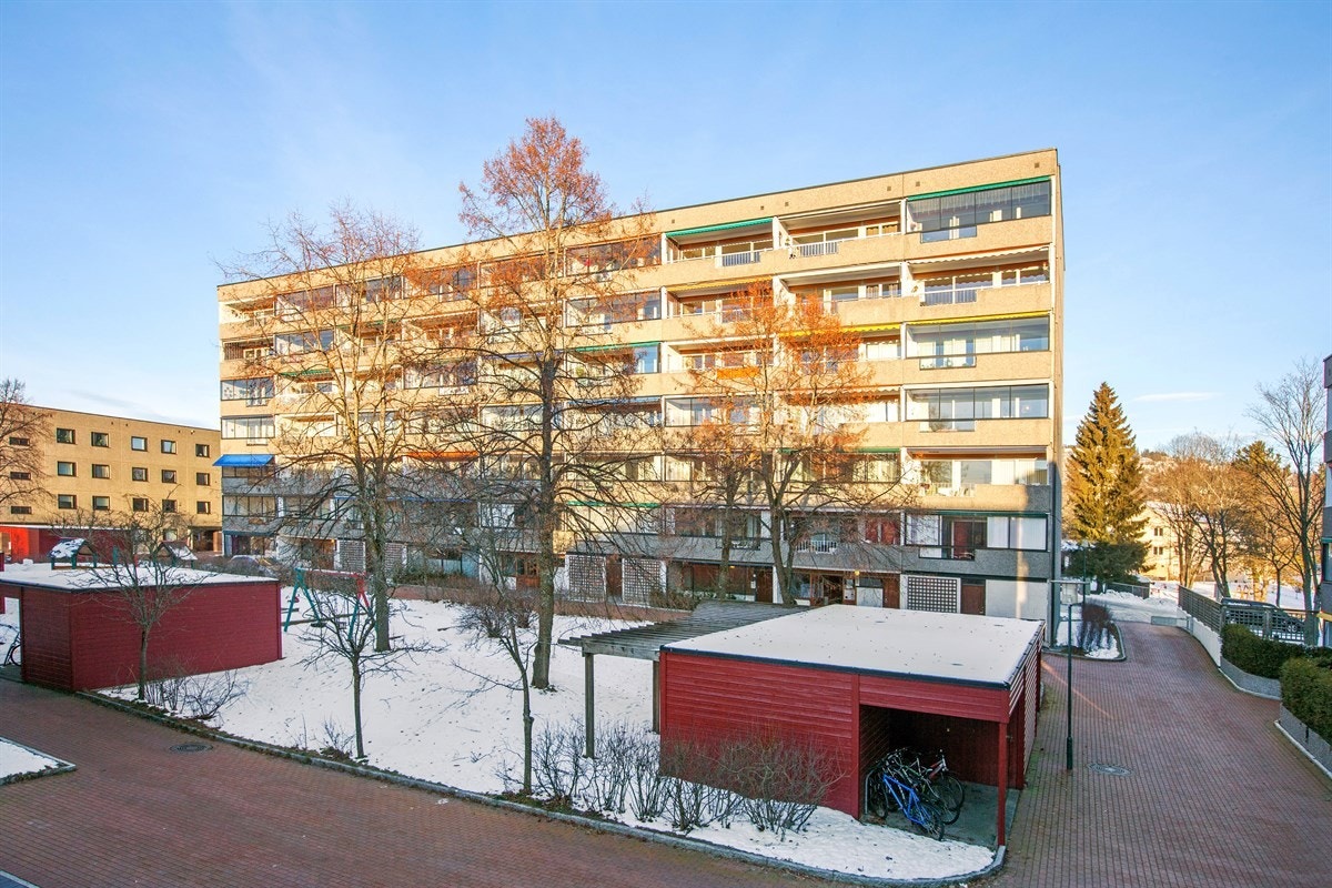 Velkommen til Hovseterveien 44 C! Leiligheten ligger i 4. etasje med flott utsikt. Galleribilde