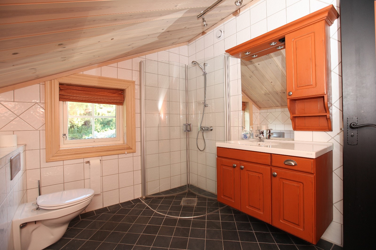 2 x bad 2. etg. Galleribilde