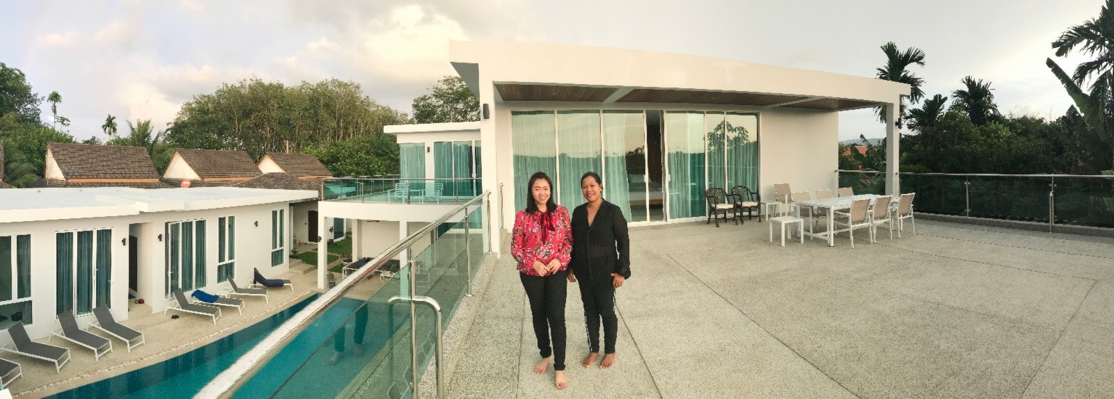 Amy og Nina ønsker dere velkommen til Villa Jetjinda. Galleribilde