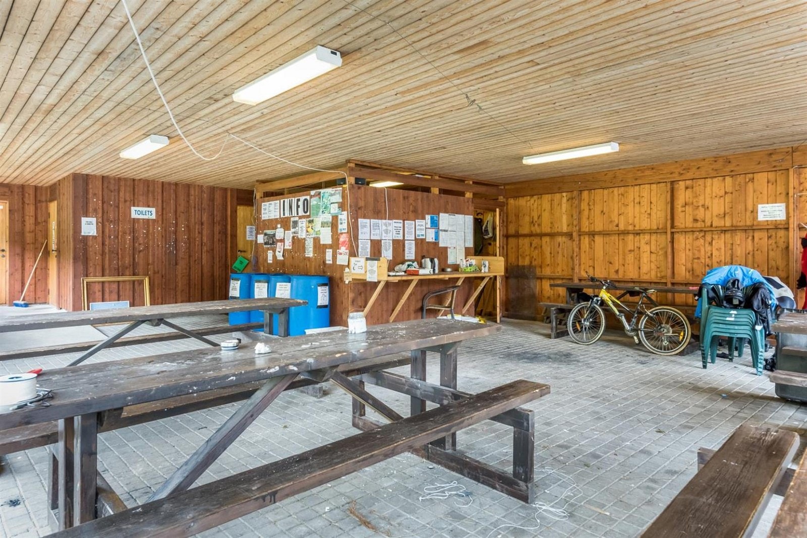 Overbygget område i forbindelse med hovedbygget. Galleribilde