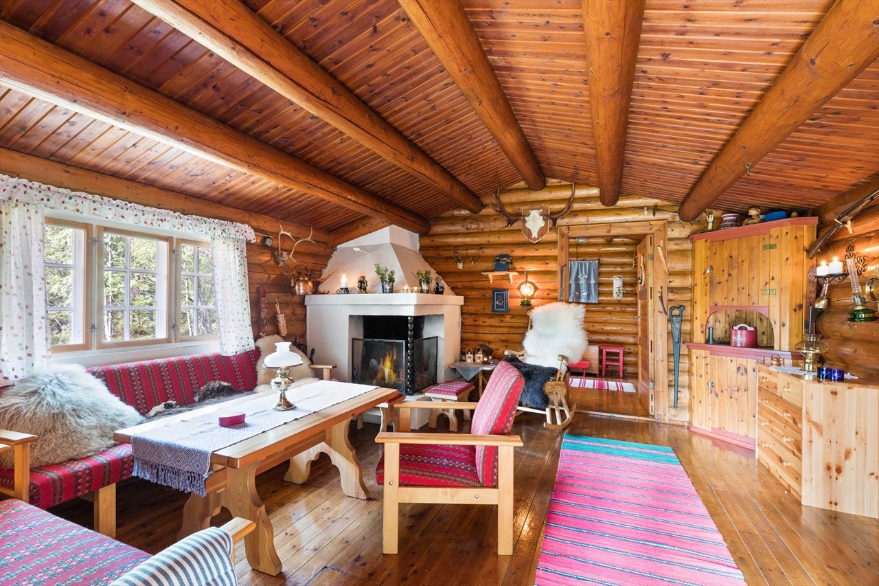 Hyggelig stue med peis Galleribilde