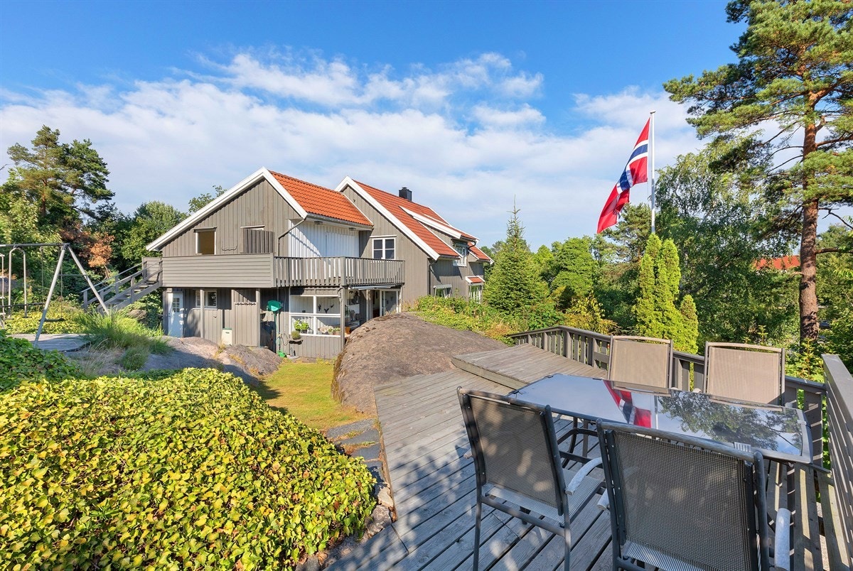 Tomten er på ca. 905 kvm. Galleribilde