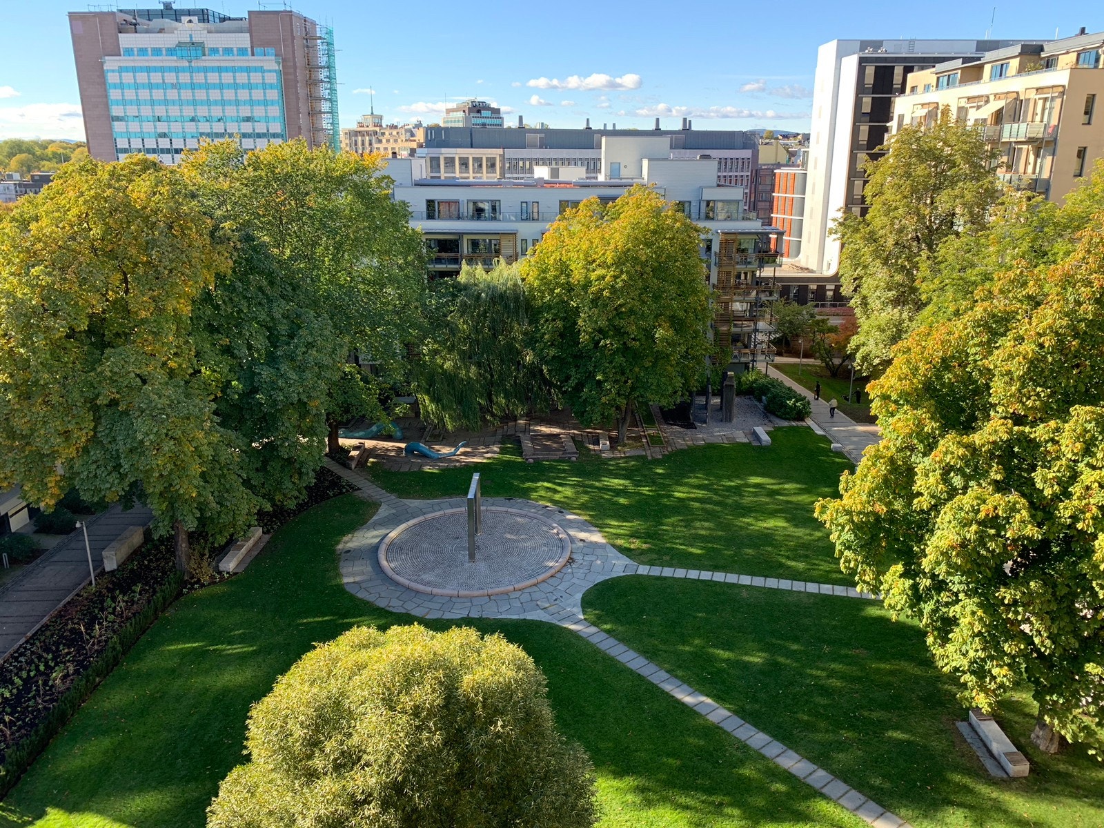 Utsikt over felles ‘bakgård’/park Galleribilde