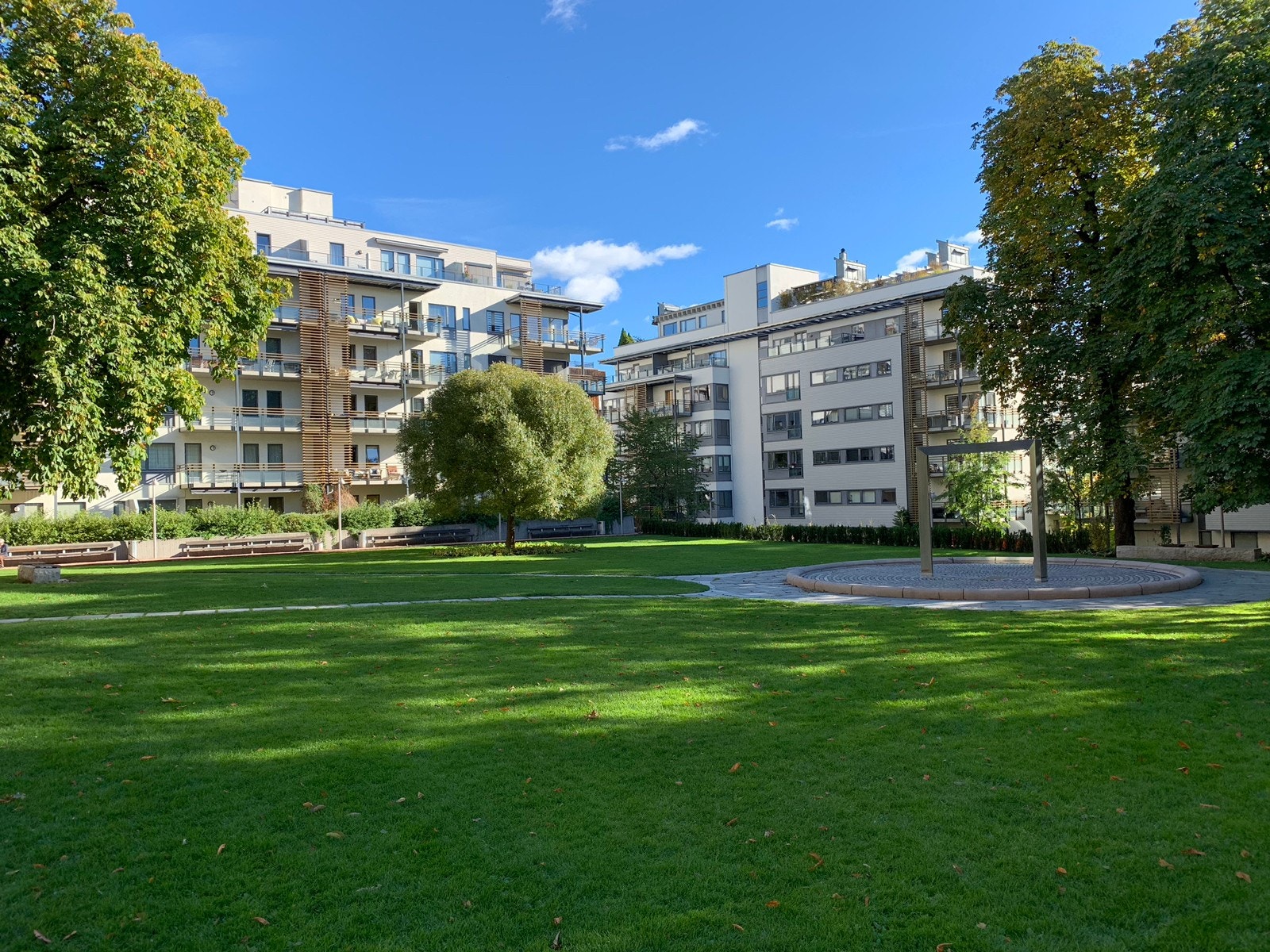 Pilestredet park. Leiligheten ligger i bygget til venstre Galleribilde