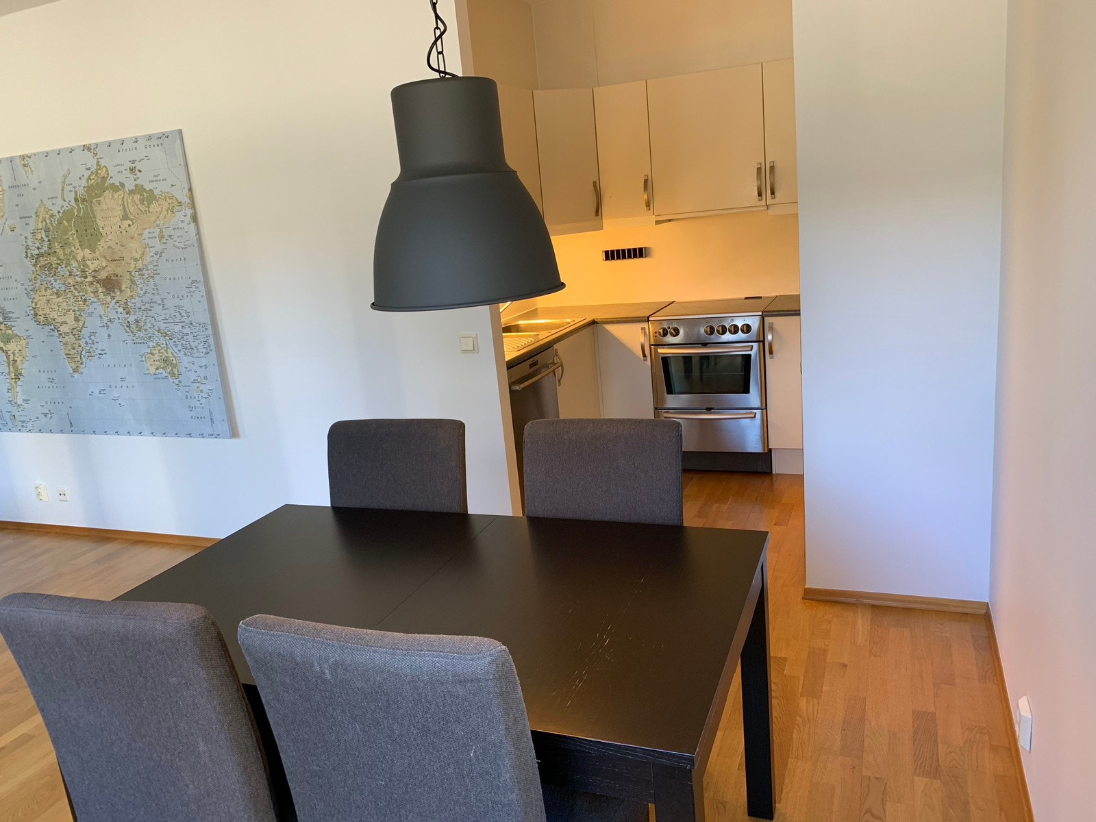 Uttrekkbart spisebord med ekstra klaffer Galleribilde