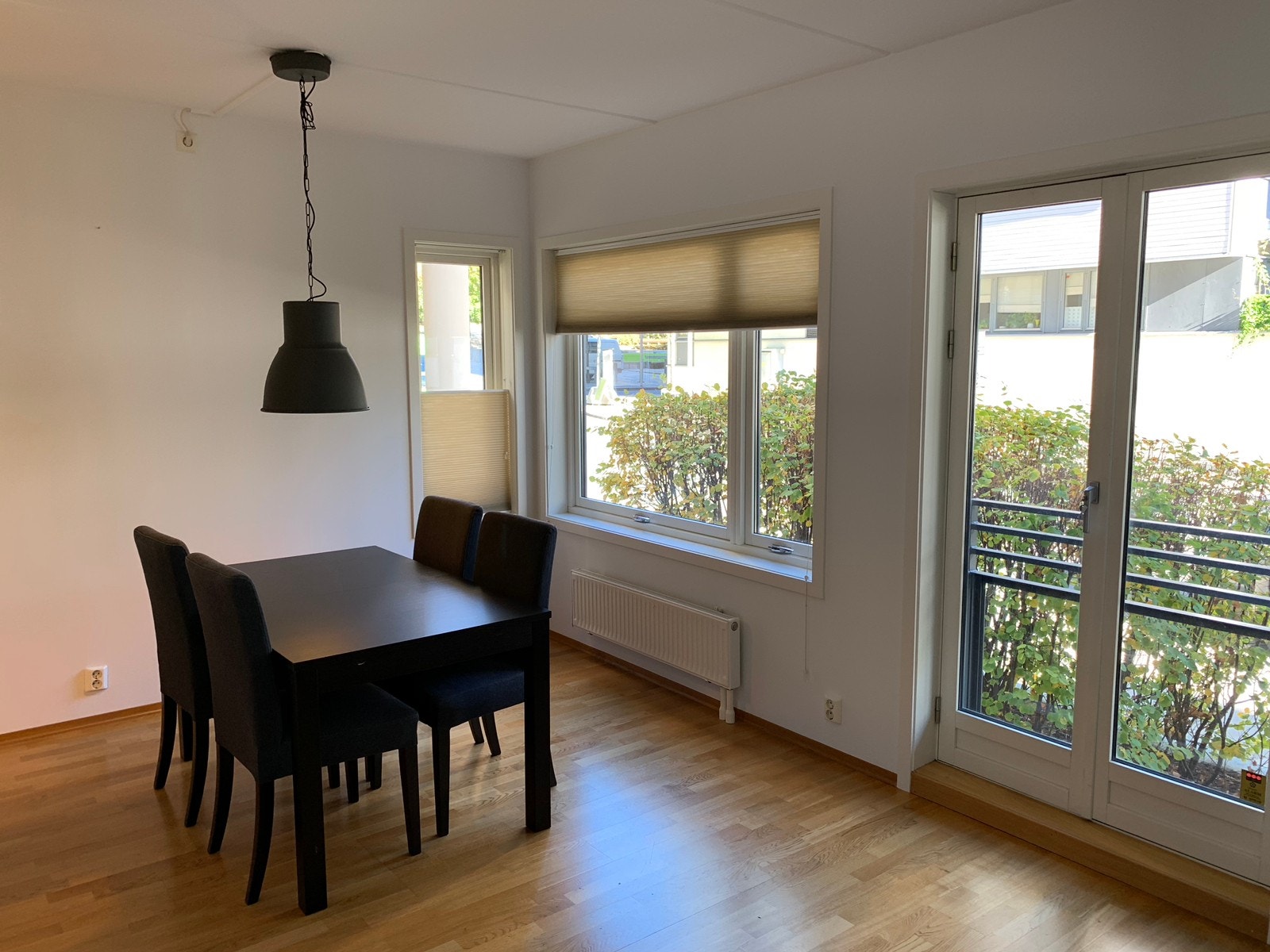 Heve/senke-gardiner i stuen Galleribilde