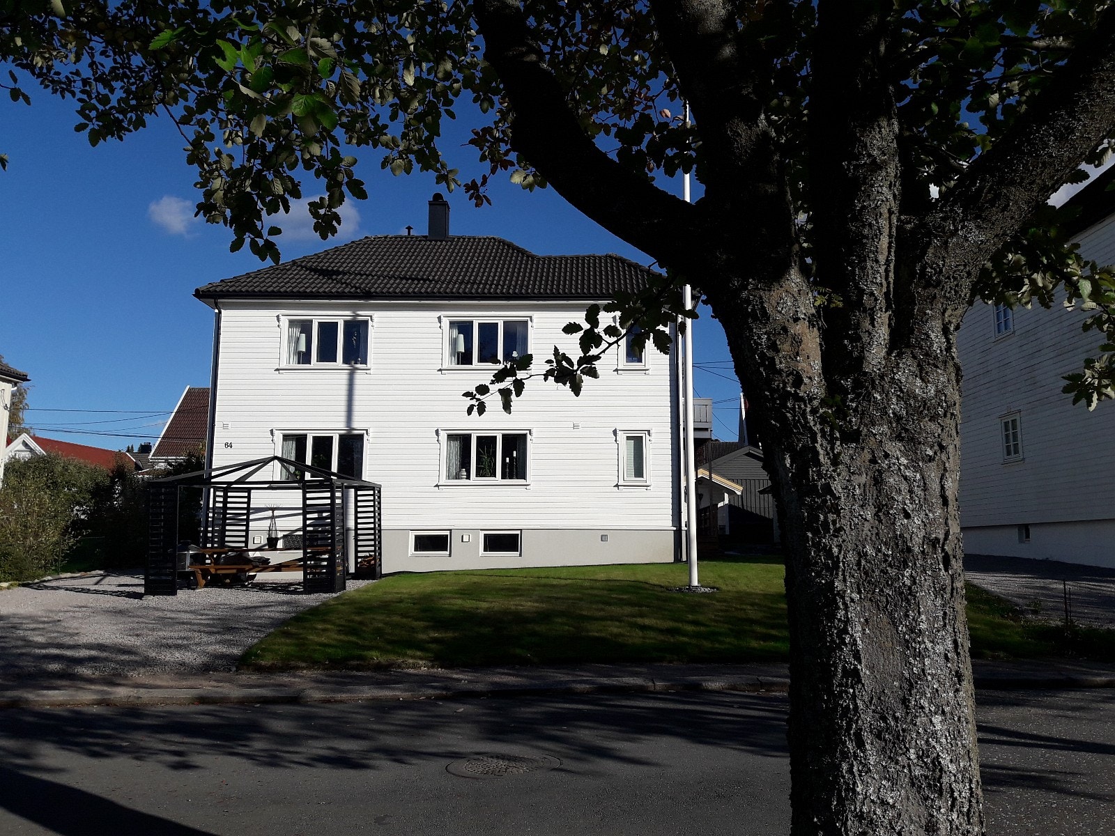Fin beliggenhet, i et hyggelig nabolag. Galleribilde