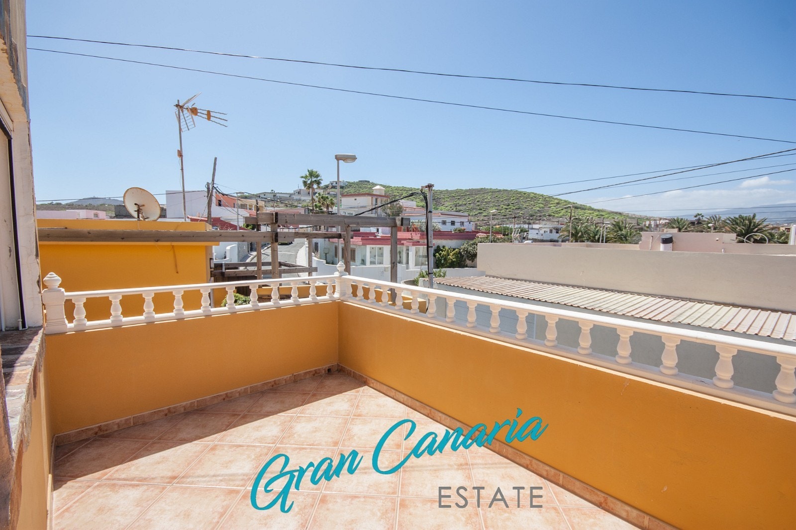 Alle soverom har terrasse tilsvarende denne. Avbildet terrasse tilhører soverom 3. Galleribilde