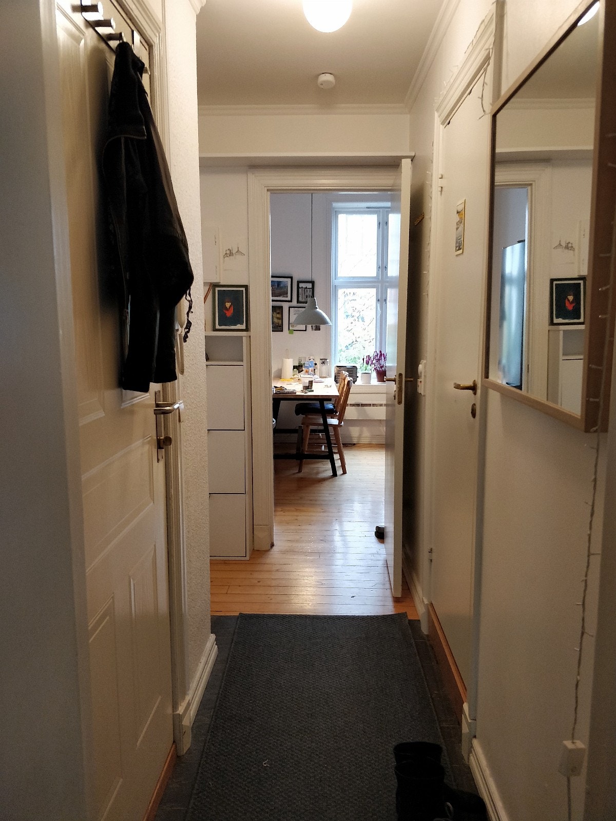 Gang (inn mot kjøkkenet). Galleribilde