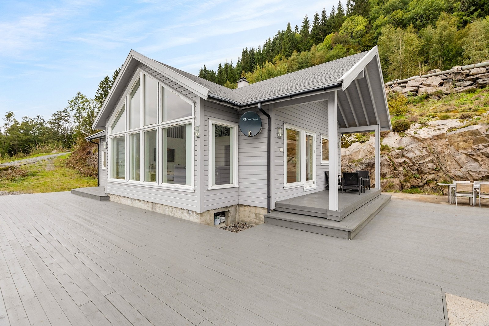 Flott hytte med moderne kvaliteter Galleribilde