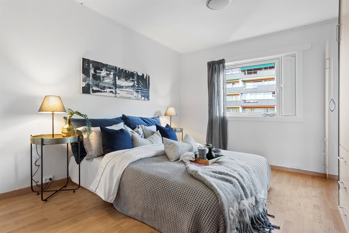 Soverom 1 - På hovedsoverommet er det et stort garderobeskap. Galleribilde