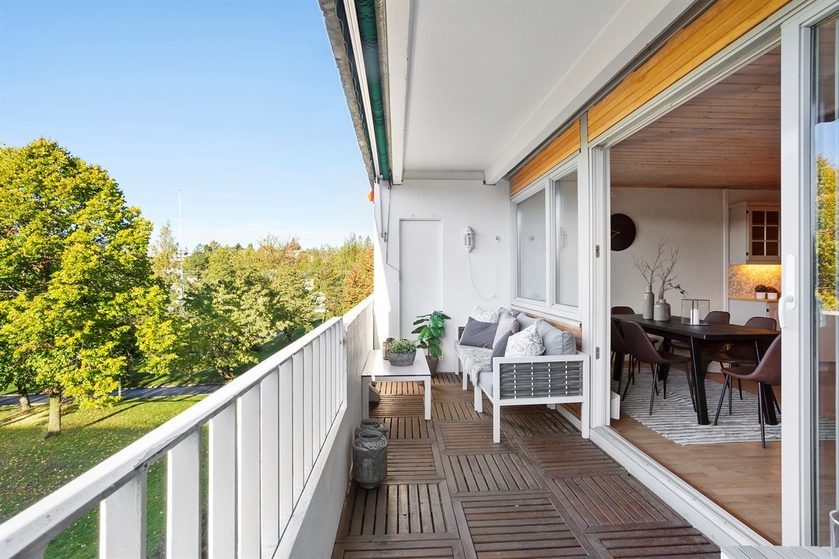 God plass til utemøbler. Galleribilde