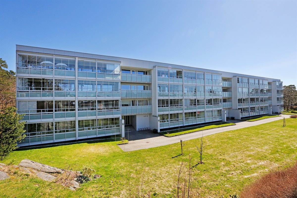 Fasade sett fra vei Galleribilde