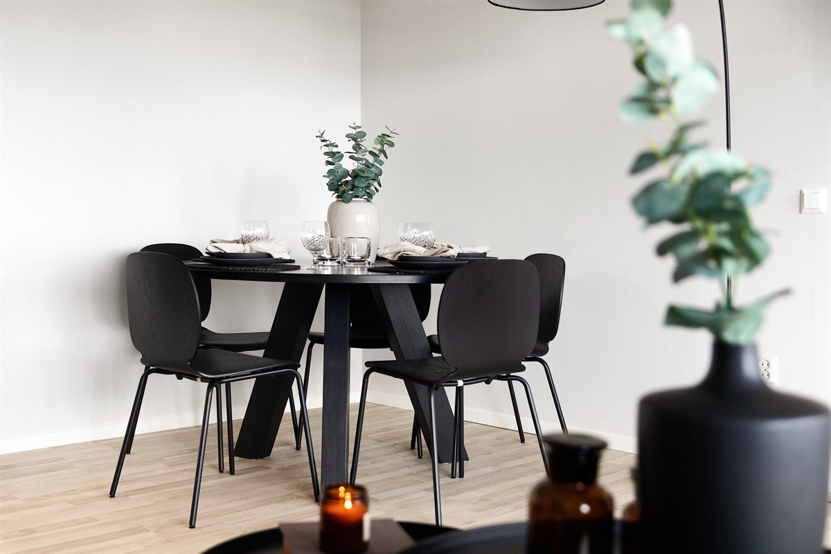 Naturlig avsatt plass til spisebord. Galleribilde