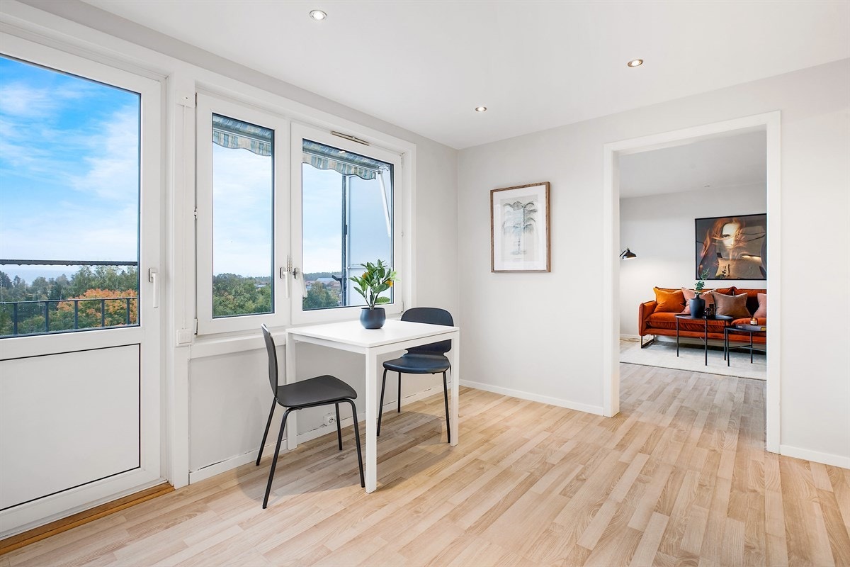 I tillegg har kjøkkenet en fransk balkong. Galleribilde