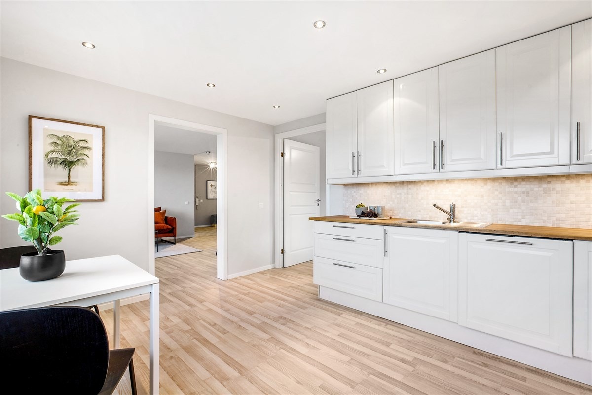 Plass til koselig spisebord hvor bl.a. frokosten kan nytes. Galleribilde