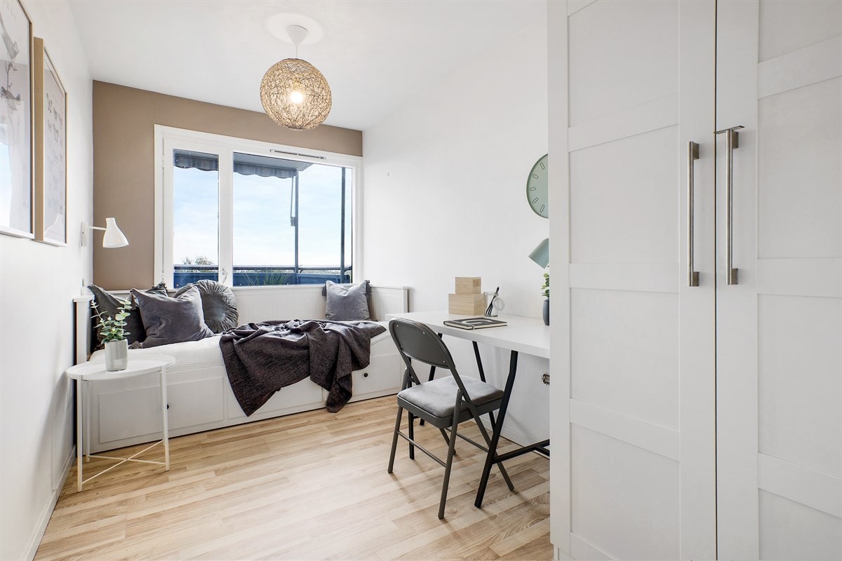 Soverom II, med garderobeskap. Galleribilde