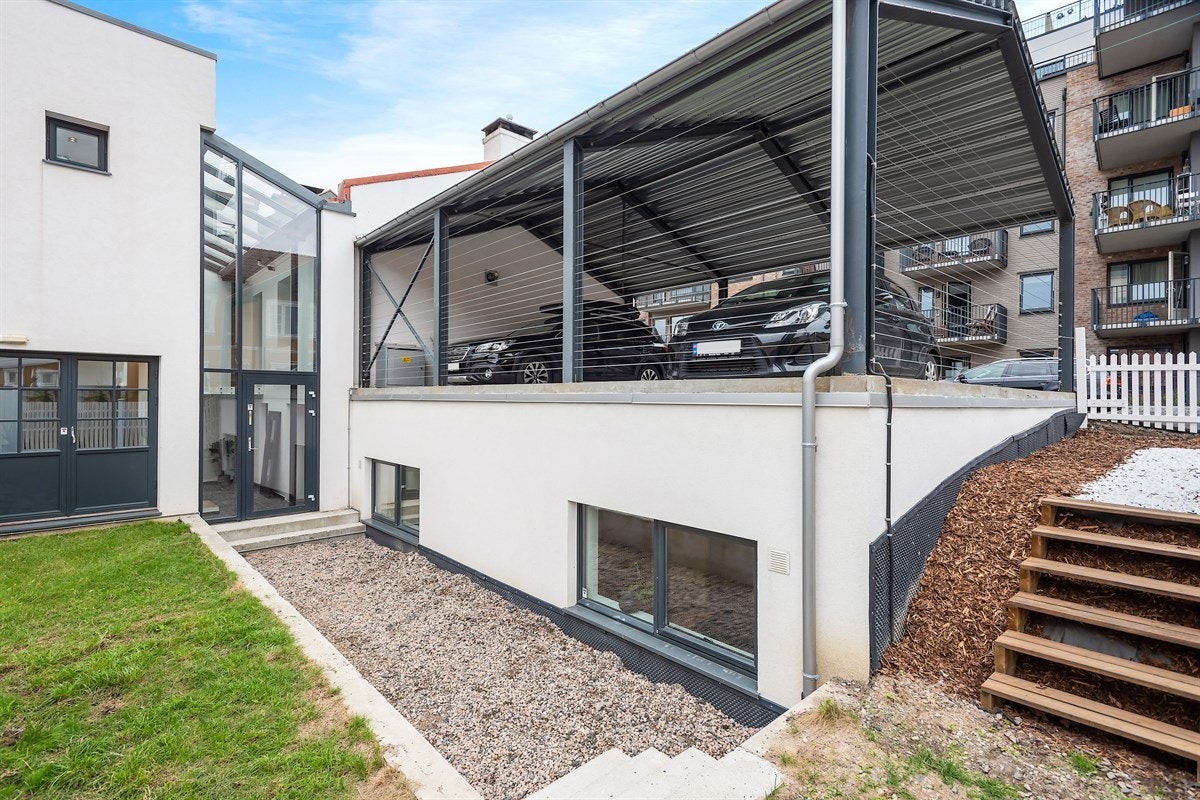 Funkisbolig i mur med egen hage midt i trehusidyllen på Rodeløkka Galleribilde