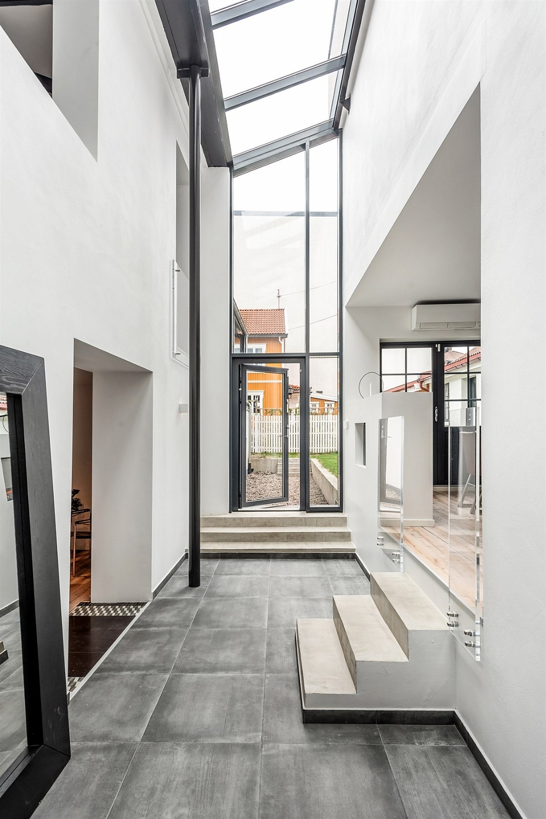 Spektakulær takhøyde og atriumtak med store vindusflater gir mye naturlig lys og en svært god romfølelse Galleribilde