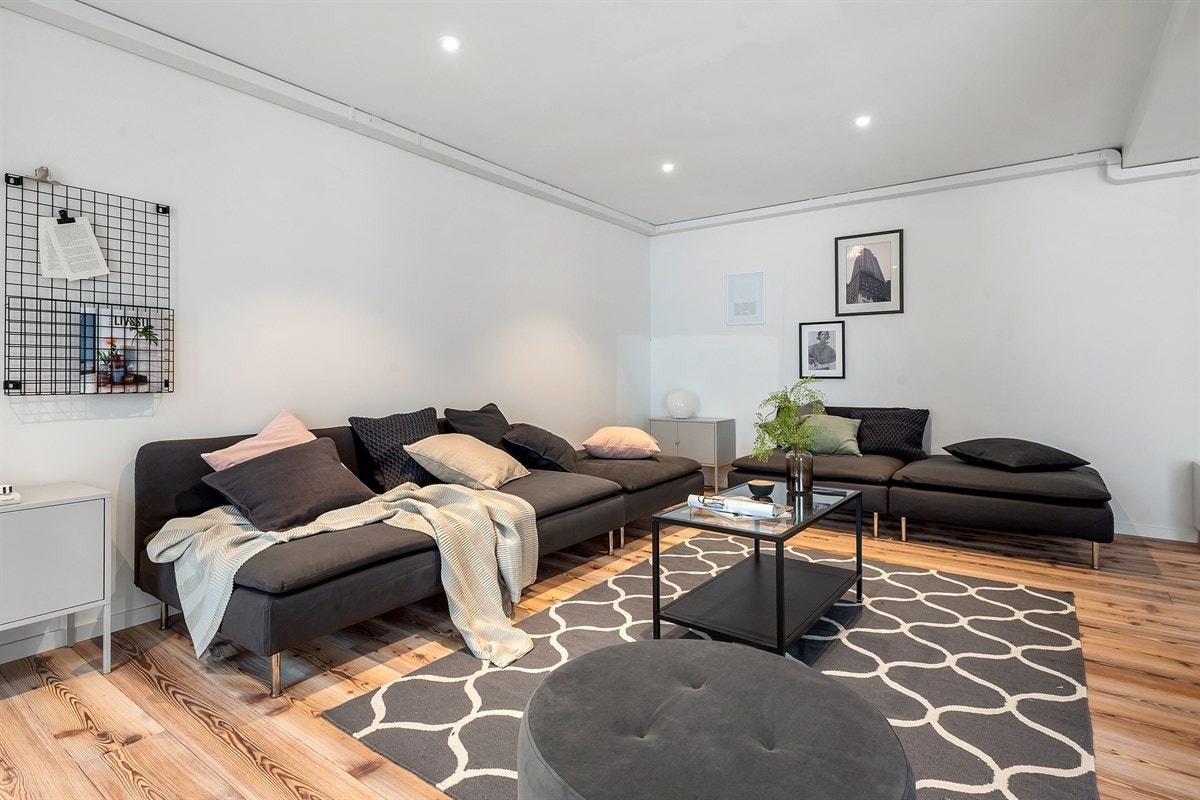 Eneboligen er arealeffektiv, har en god og moderne planløsning, og ligger på fantastiske Rodeløkka Galleribilde