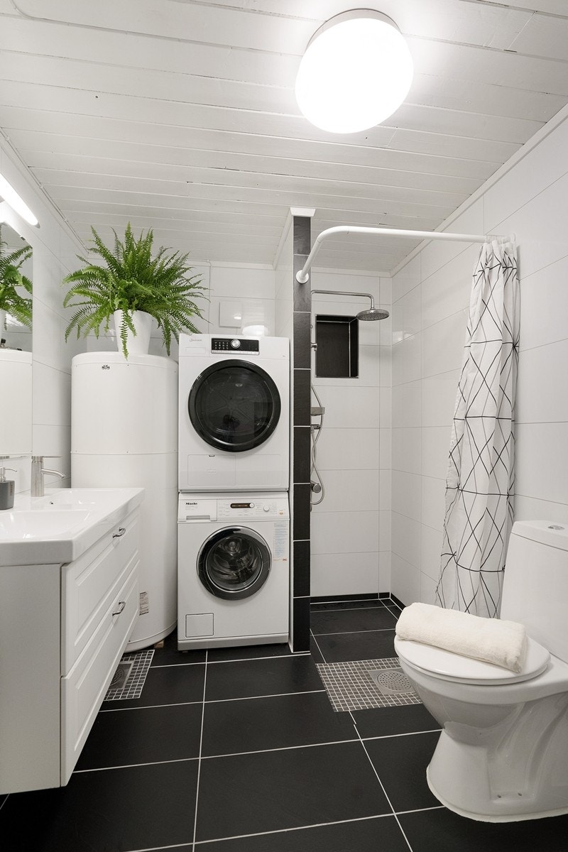 I tillegg til badet, er det også et gjestetoalett i denne etasjen Galleribilde