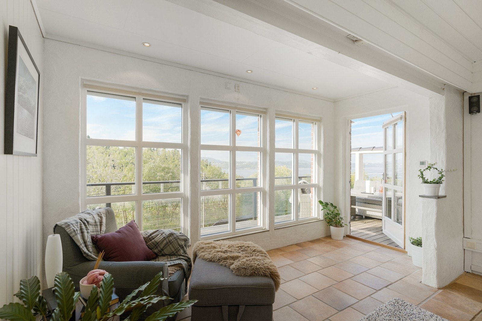 Utgang til veranda fra stuen Galleribilde