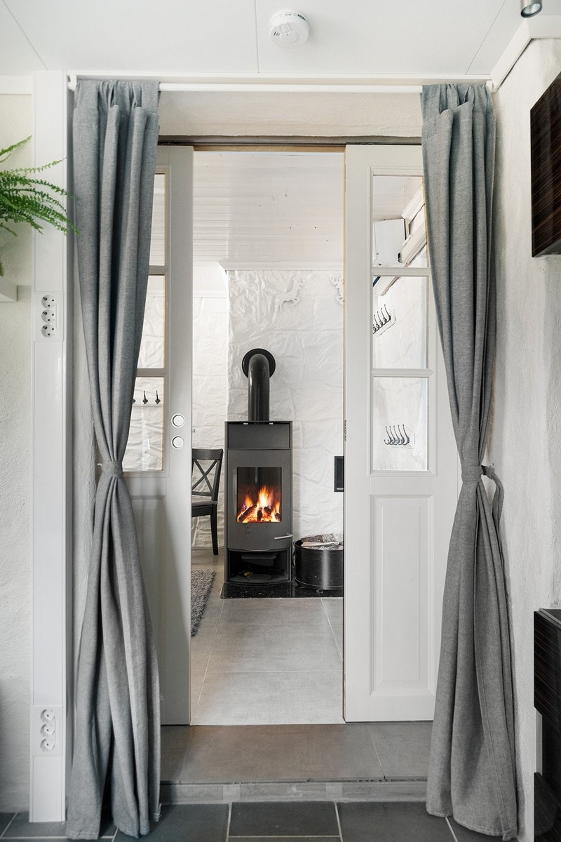 Peis i hallen som varmer godt på kalde vinterdager Galleribilde