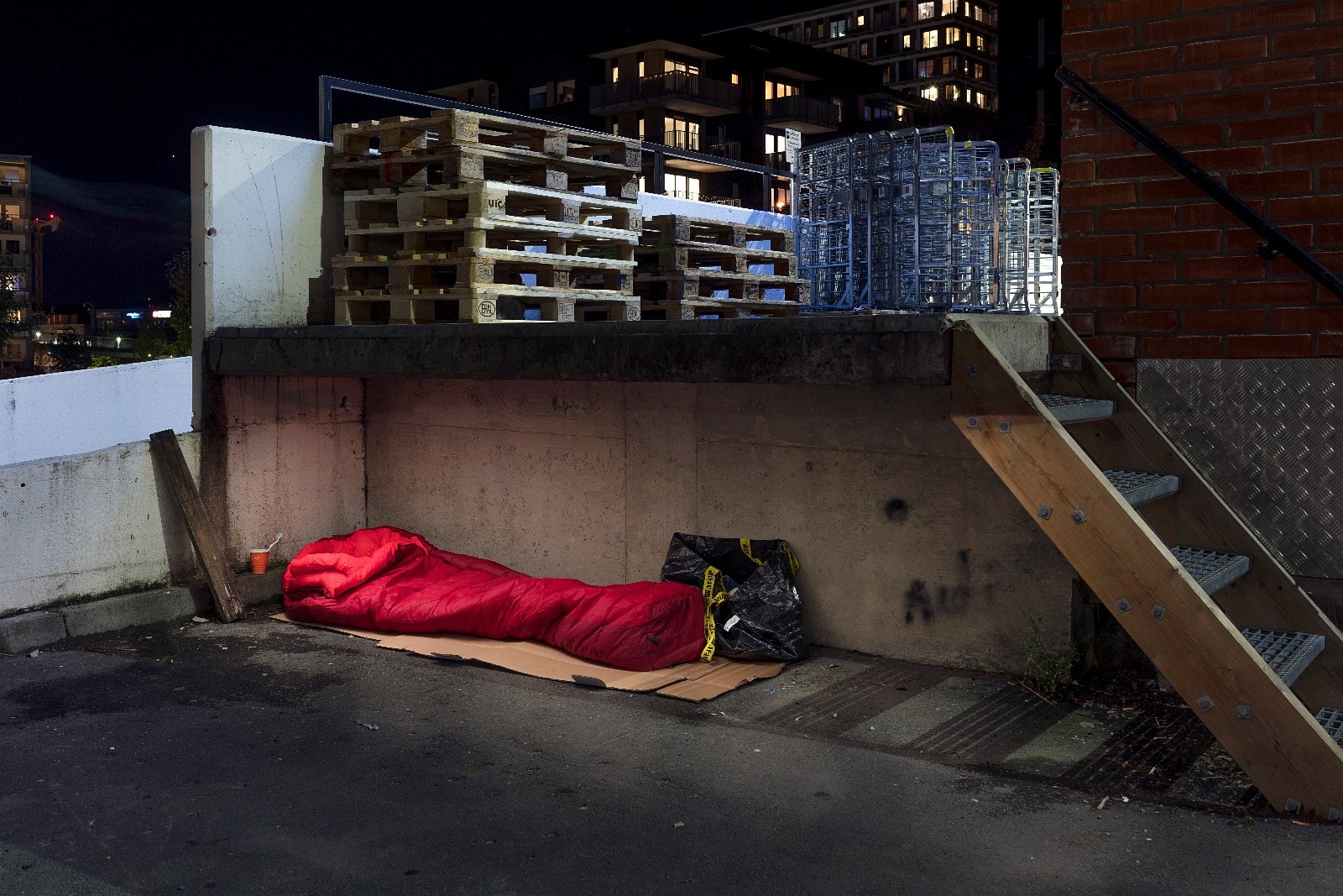 Tirsdag: Romslig og tilbaketrukket med god plass til gjester og oppbevaring. Ingen gjenboere. Galleribilde