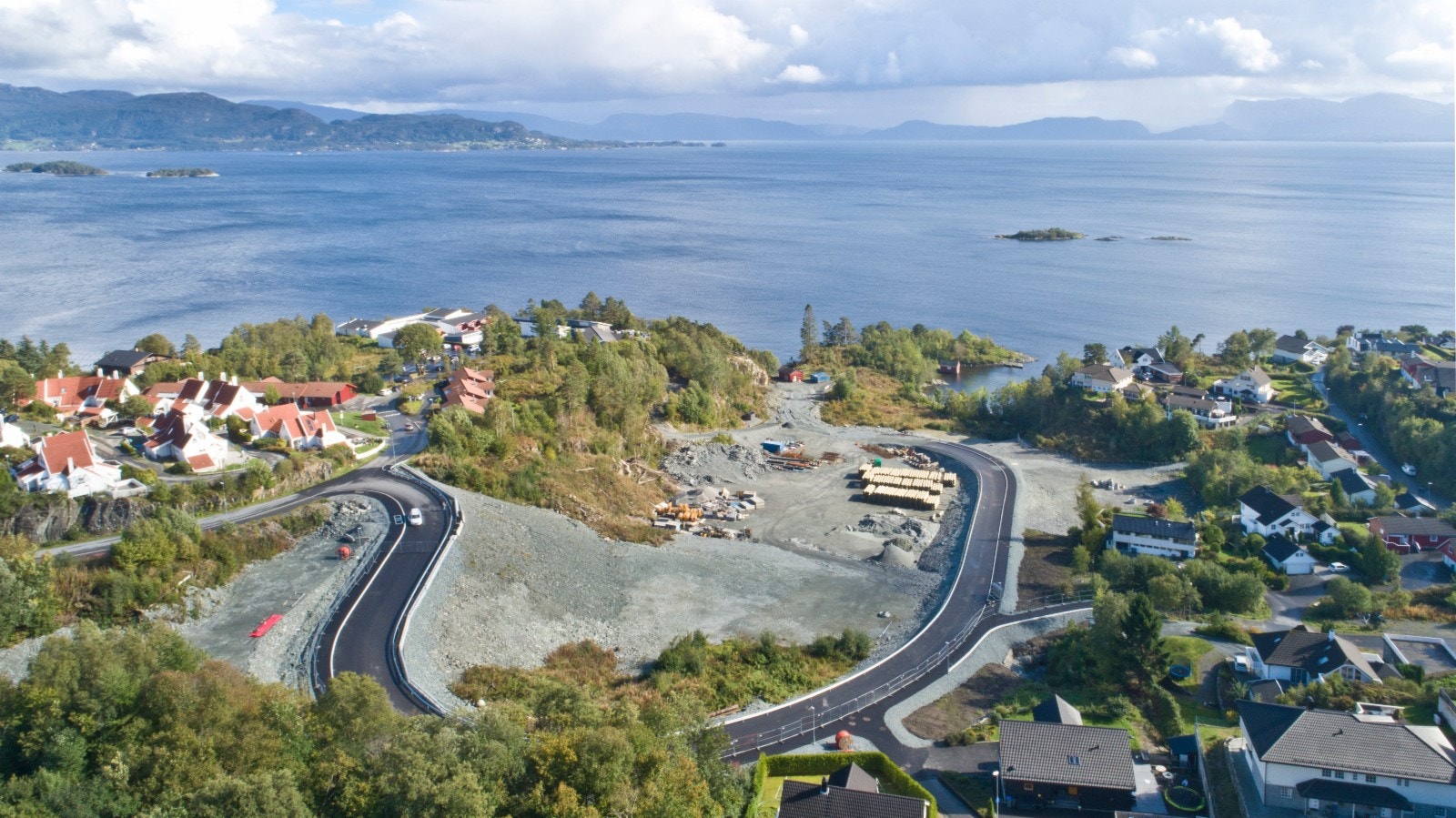Utsikt over fjorden mot Folgefonna Galleribilde