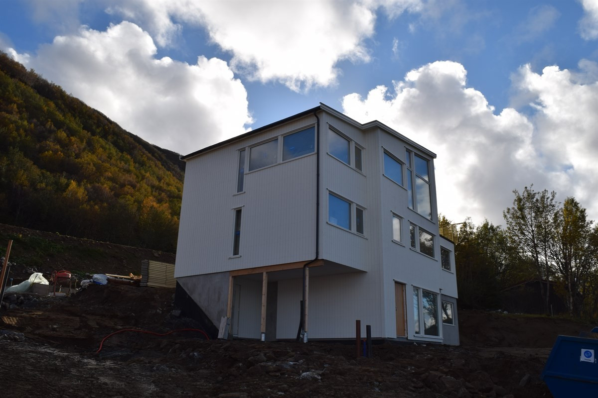 Velkommen til Oksebakken/Bremnes - En svært romslig enebolig tilrettelagt for utleie i storslåtte naturomgivelser!