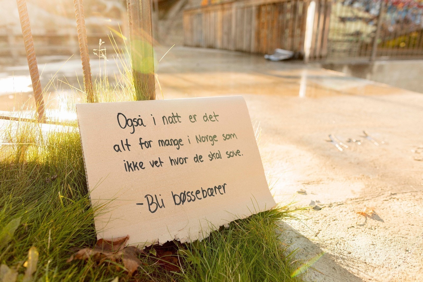 I Norge i dag er det altfor mange som står utenfor. Det kan du være med å forandre ved å bli bøssebærer 21. oktober. Galleribilde