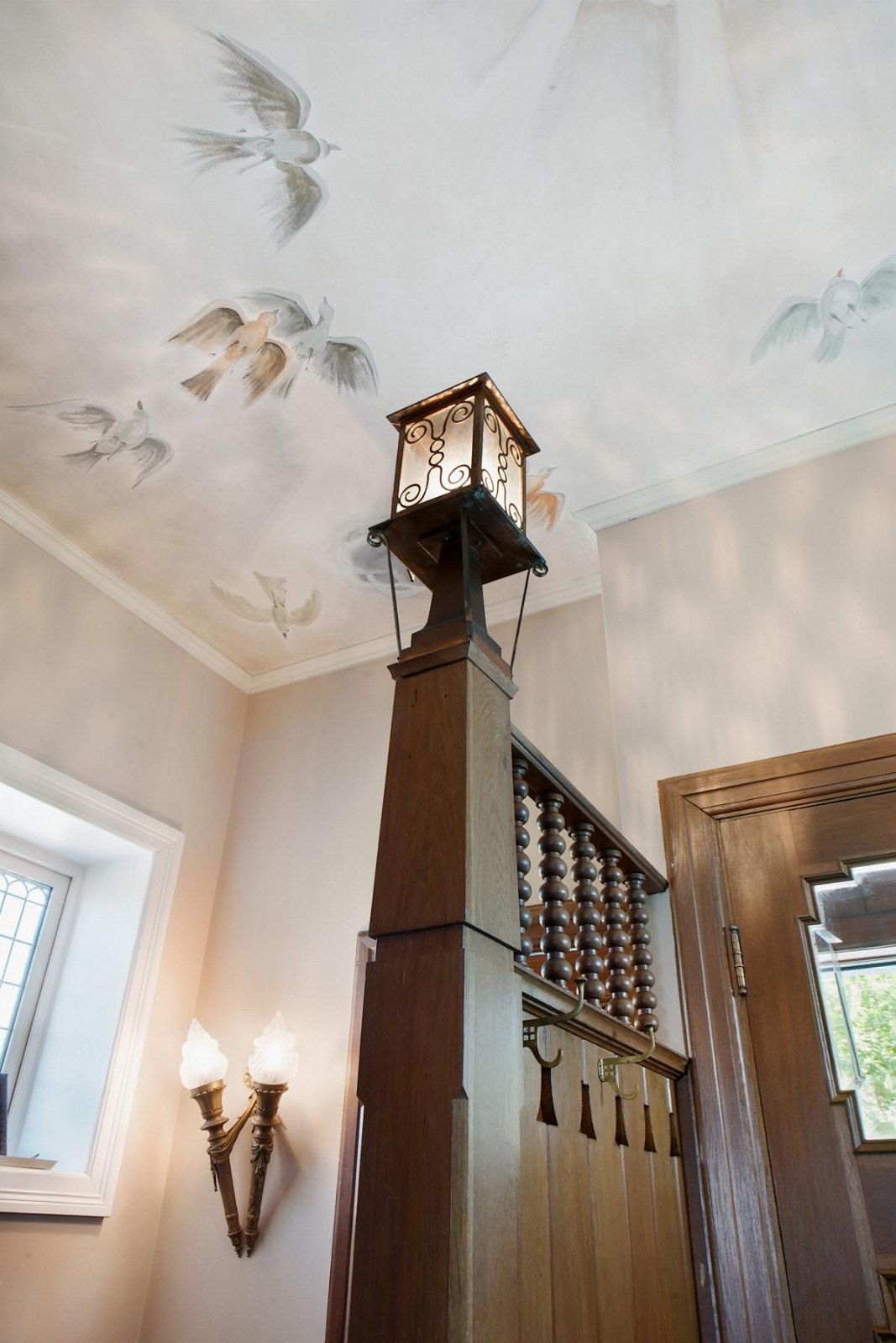 Originale takmalerier pryder takene i boligen. Galleribilde