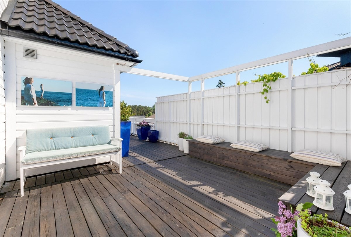 Stor solrik usjenert terrasse Galleribilde