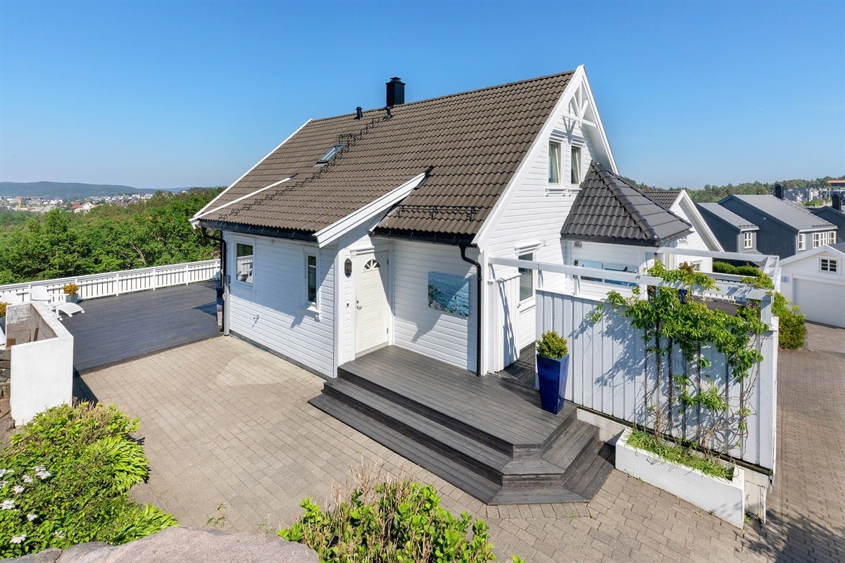 Meget godt beliggende enebolig i enden av blindvei. Meget barnevennlig boområde Galleribilde