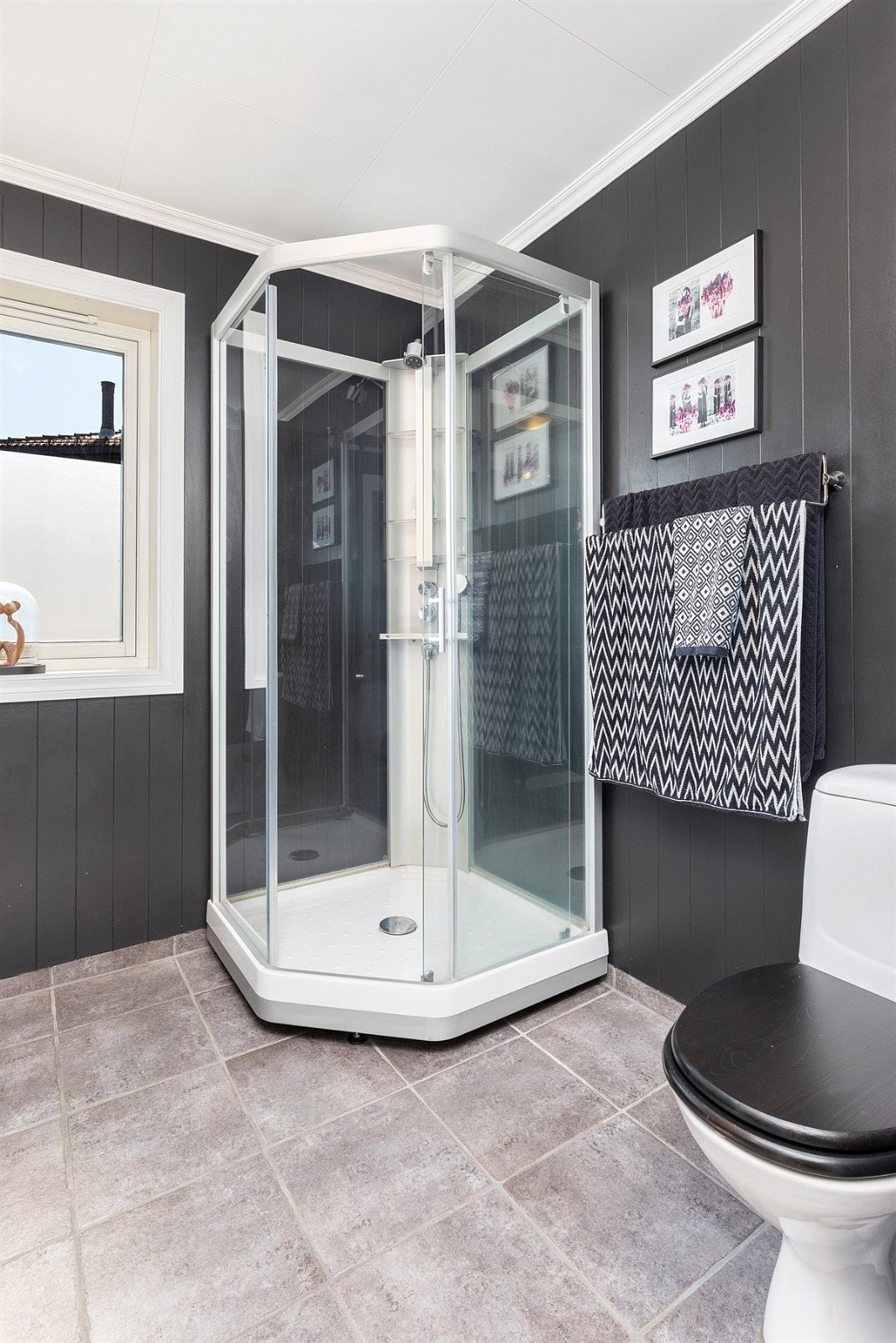 Pent fliselagt bad i 1.etg Galleribilde