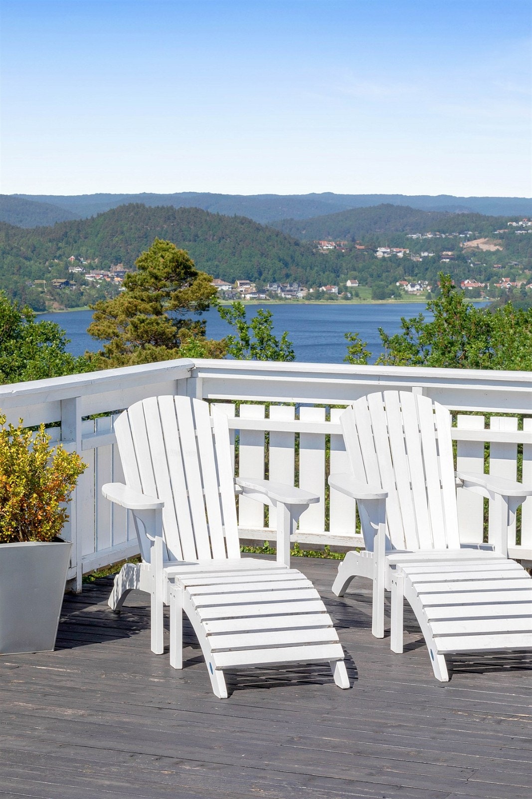 Terrasse med nydelig utsikt til Gillsvann Galleribilde