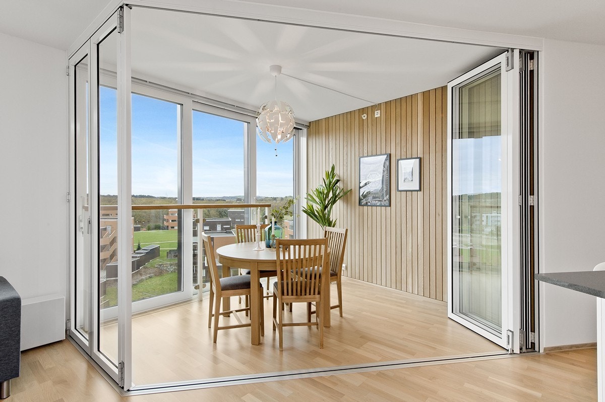 Innglasset hagestue - åpent Galleribilde