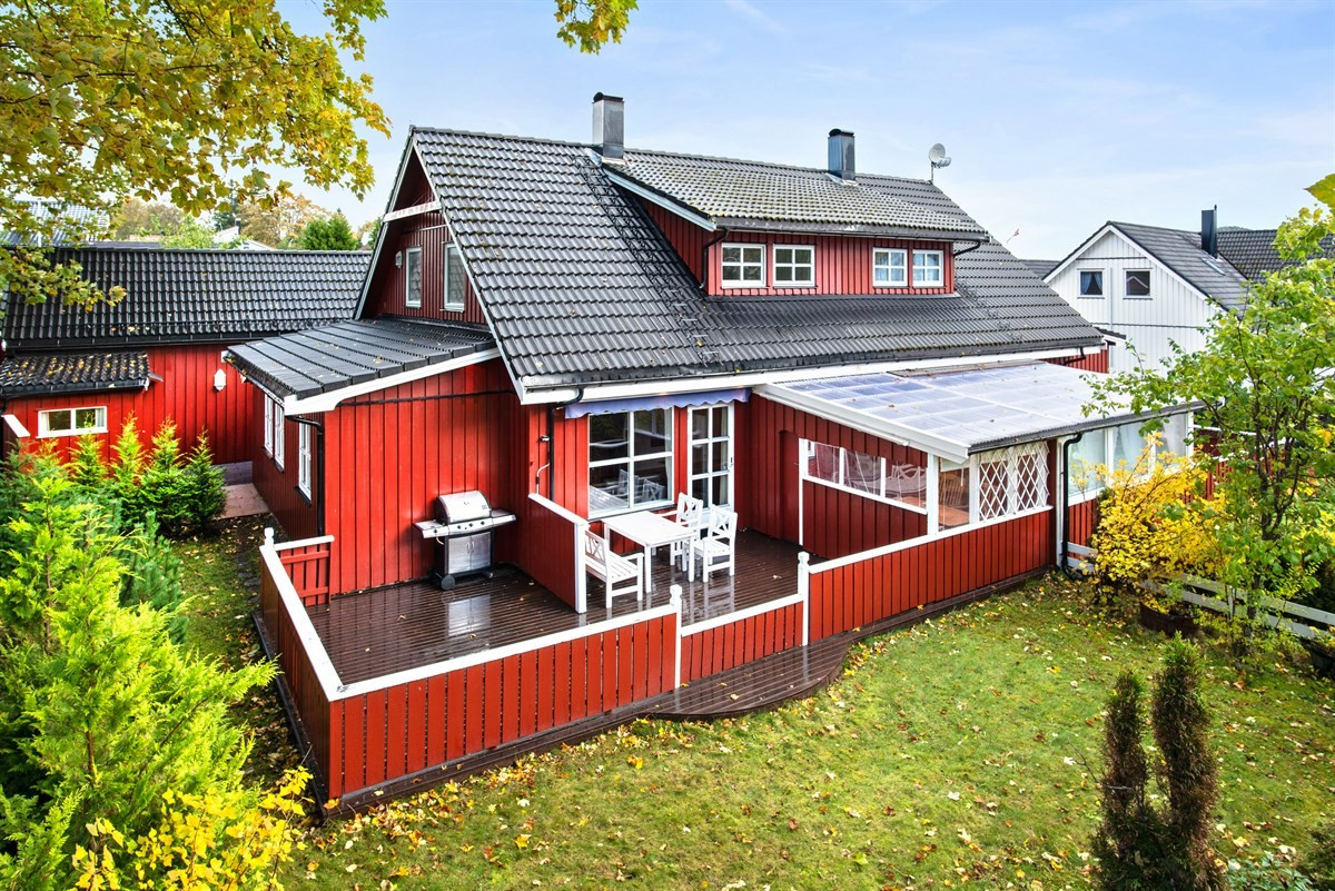 Velkommen til landlig idyll og sentral beliggenhet i Vingårdsvegen 17
