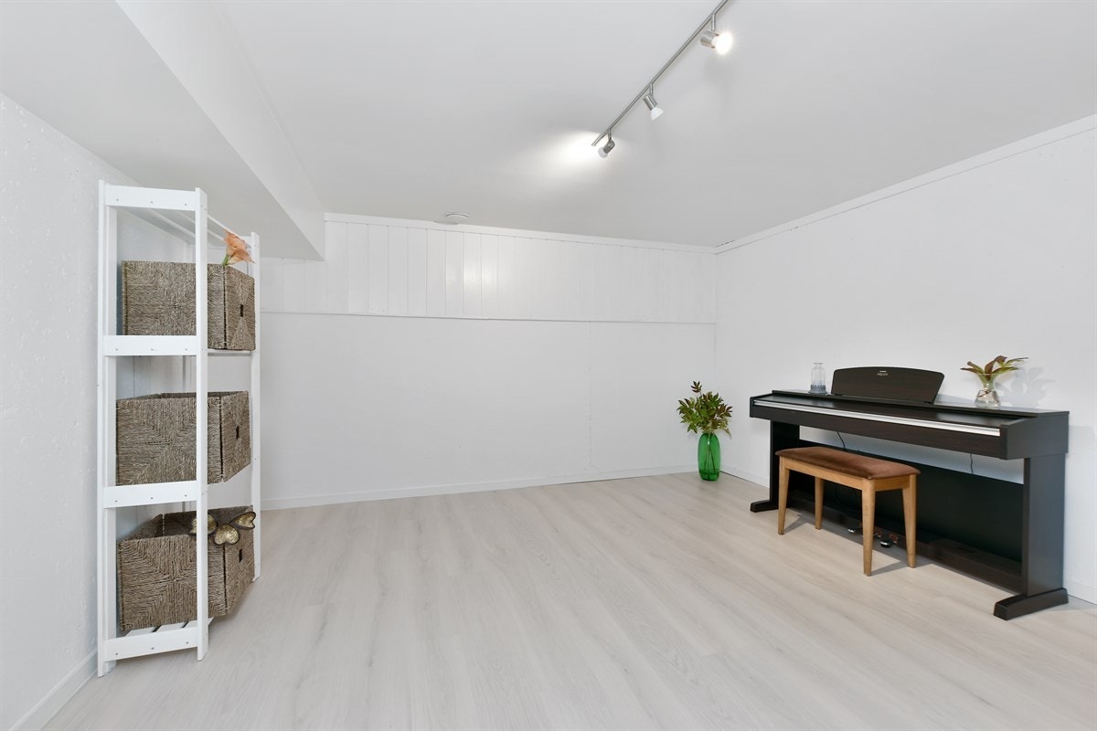 Hobbyrom i kjelleren. Galleribilde