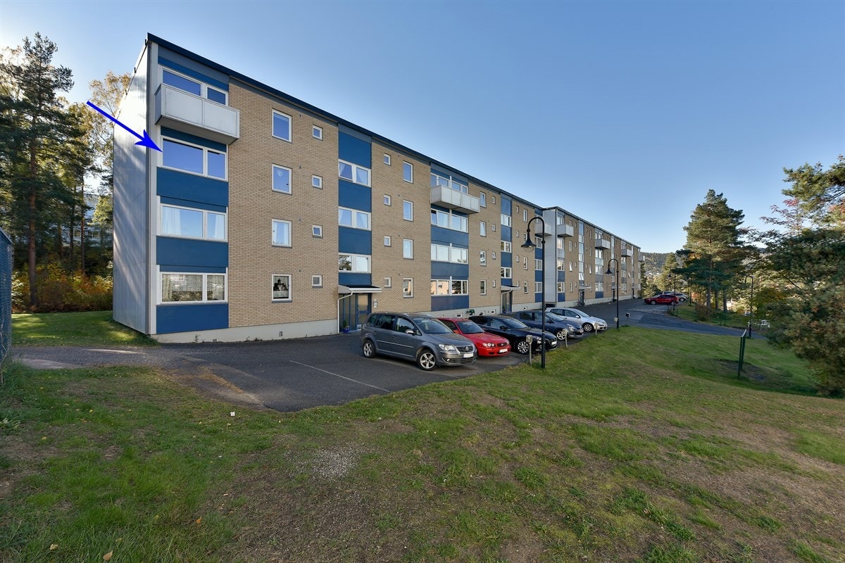 Det er sykkelvei langs elva til Drammen jernbanestasjon, og i tillegg er det kort vei til Bangeløkka og påkjøringsfeltene til E18 Oslo/Tønsberg, eller E134 mot Kongsberg. Galleribilde