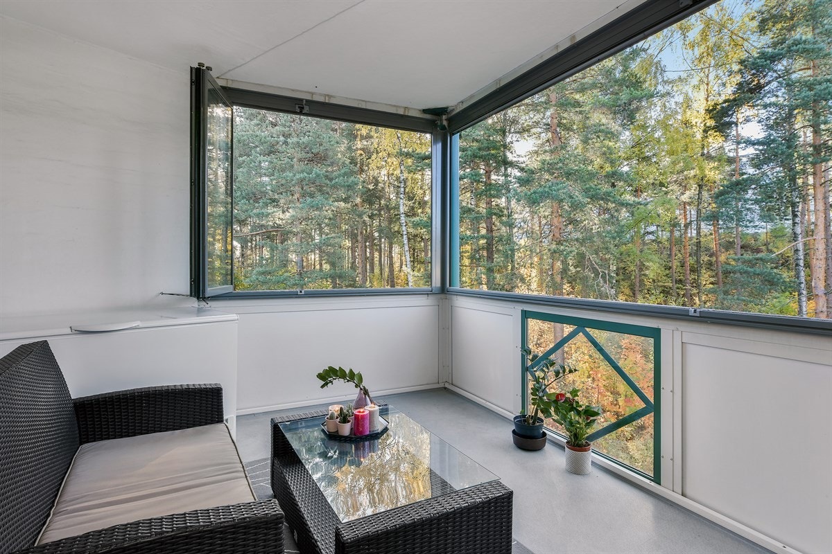 Vindusflatene kan skyves til side slik at gode solforhold kan nytes fullt ut. Galleribilde