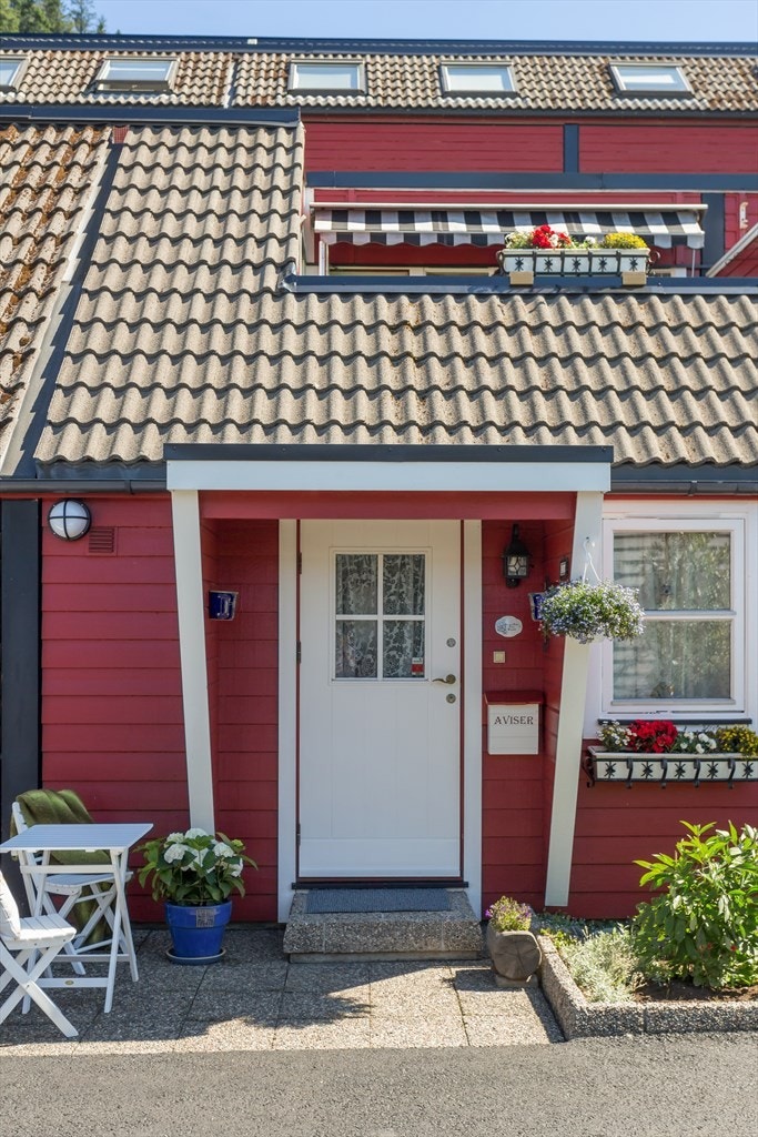 Et flott sted å tørke klesvaske, ha lekerom eller bruke som en ekstra uteplass. Galleribilde