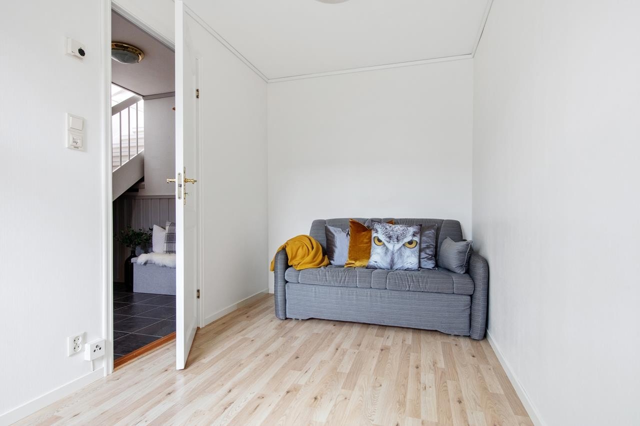 Soverommet i underetasjen er også nylig pusset opp. Her er det også varme i gulvet. Galleribilde