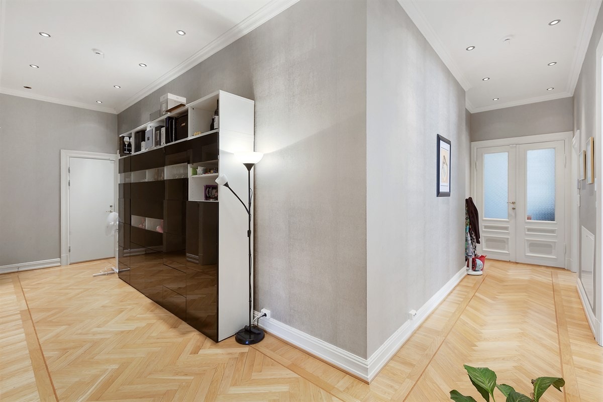 Leilighet 1. etasje. Gang/entré Galleribilde